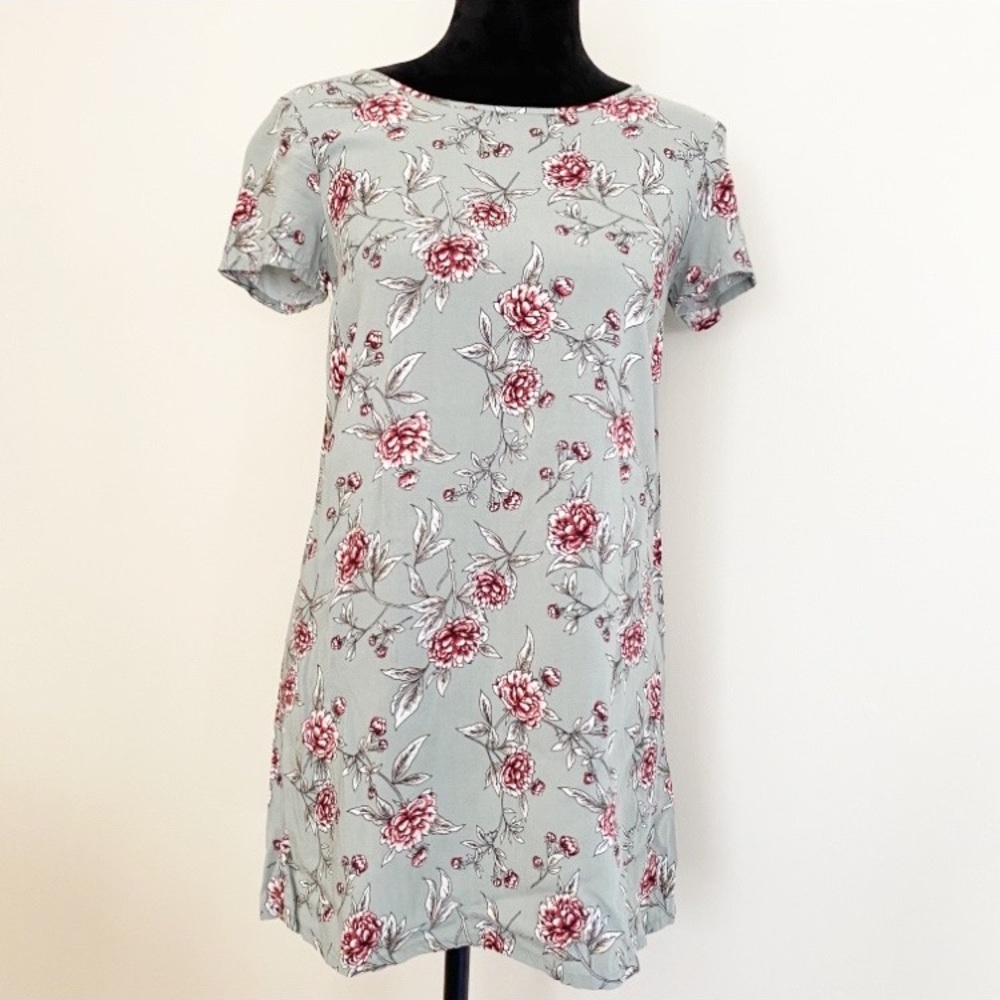 Forever 21 Floral Shift Dress Sage Green Short Sleeve Mini Casual Dress